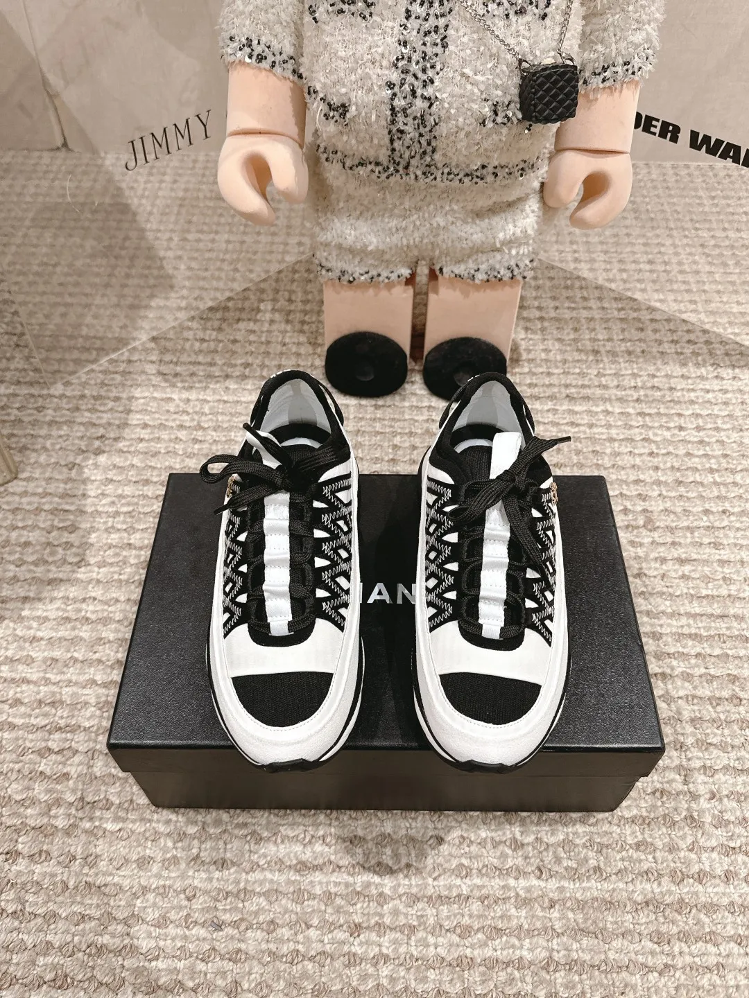 👟👟Ex-factory price 560👟👟Chanel Chanel dad shoes, casual sports shoes. This classic design; the upper is embroidered with various techniques; the outsole is fashionable and sporty; it is unusual to incorporate a variety of color matching elements... The diversified mix and match is very good-looking and versatile, casual, fashionable, sports, and outdoor can be taken into account... ꫛꫀꪝ Go➫ Material: ❶Upper is made of: Original imported first-layer silk cowhide + original waterproof cloth + original first-layer cowhide ❷Inner lining: original sheep lining ❸Outsole based on: original T👟👟Factory price U combination outsole Special counter boutique packaging complete set for women 35–41
